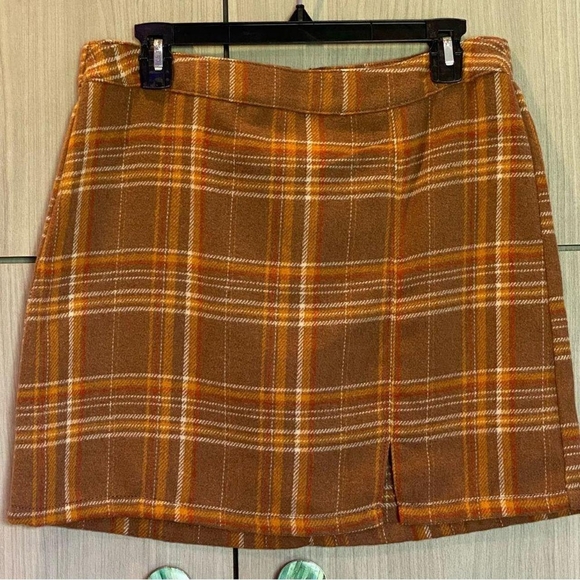 Tinseltown Women's Tan and Gold Skirt - Picture 1 of 4